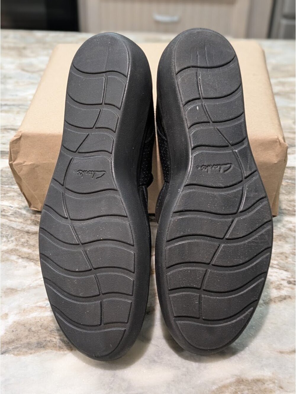 Clarks Collection Black Leather Slip‑On Shoes Size 11M GUC - Picture 7 of 8